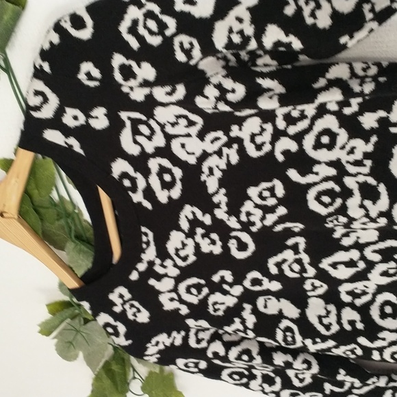 Ann Taylor Leopard Print Sweater Size Small - Picture 3 of 7